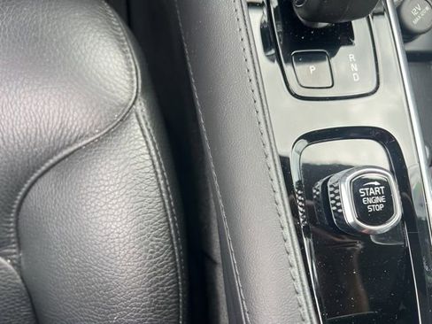 Used 2023 Volvo XC90 B5 Plus image 11