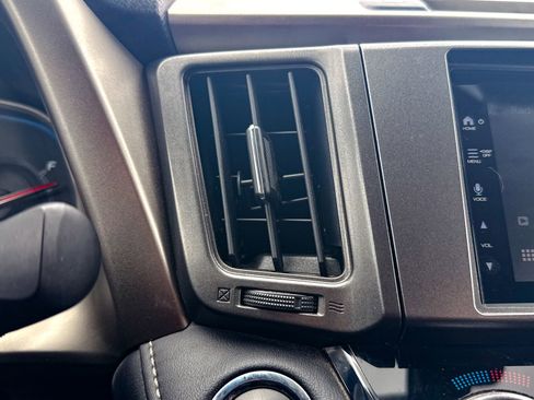 Used 2015 Toyota RAV4 Limited w/ Technology Package image 30