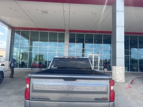 Used 2020 Chevrolet Silverado 1500 High Country w/ Technology Package image 15