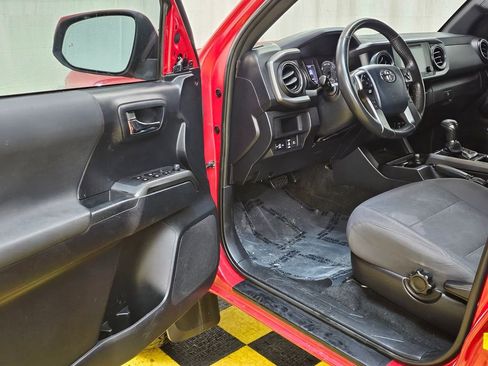 Used 2019 Toyota Tacoma TRD Off-Road w/ Technology Package image 20