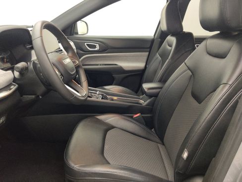 Used 2024 Jeep Compass Latitude AWD/4WD image 17