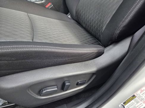 Used 2020 Nissan Rogue SV image 26