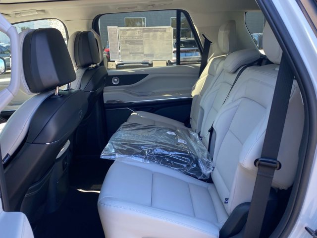 New 2026 Lincoln Navigator Reserve AWD/4WD image 7