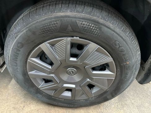 Used 2025 Nissan Kicks S AWD/4WD image 21