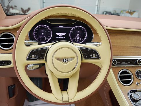 Used 2024 Bentley Continental GT V8 image 22