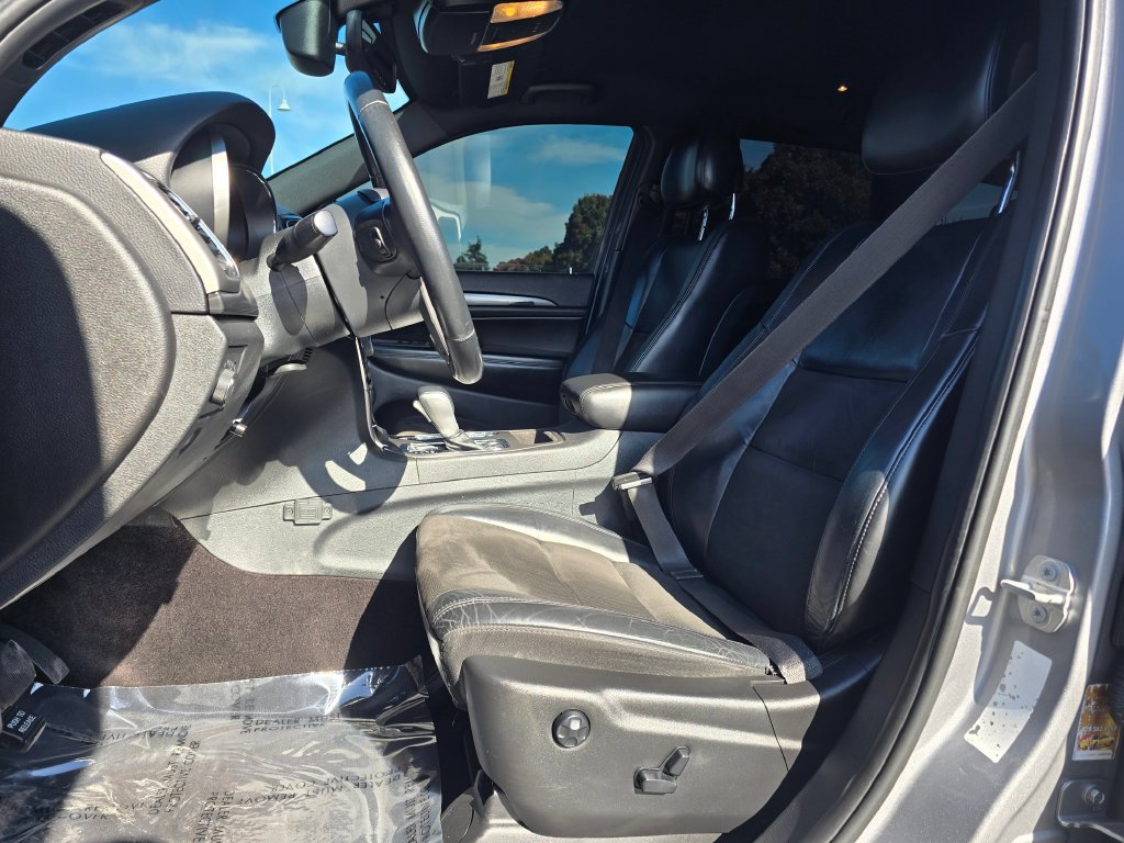 Used 2019 Jeep Grand Cherokee Altitude AWD/4WD image 11