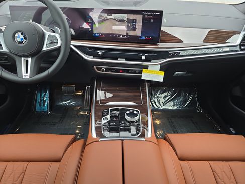 New 2026 BMW X7 M60i image 14