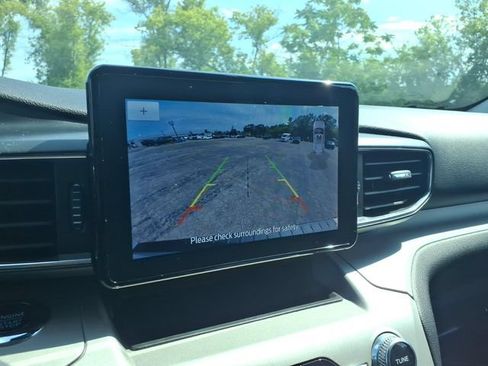 Used 2024 Ford Explorer XLT w/ Equipment Group 202A AWD/4WD image 19