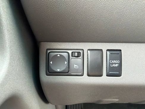 Used 2012 Nissan Frontier SV AWD/4WD image 17