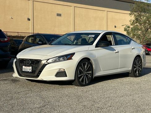 Certified 2022 Nissan Altima 2.5 SR image 1