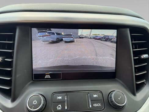 Used 2023 GMC Acadia SLE w/ Driver Convenience Package FWD image 16