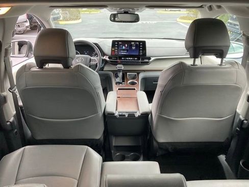 Certified 2024 Toyota Sienna XLE image 24