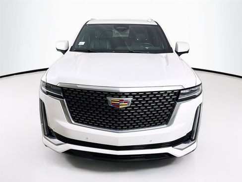 Used 2023 Cadillac Escalade Luxury image 2
