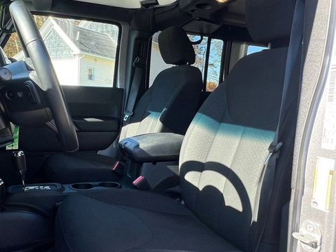 Used 2018 Jeep Wrangler Unlimited Sport S image 11