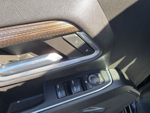 Used 2024 Chevrolet Silverado 2500 LT w/ Convenience Package image 24