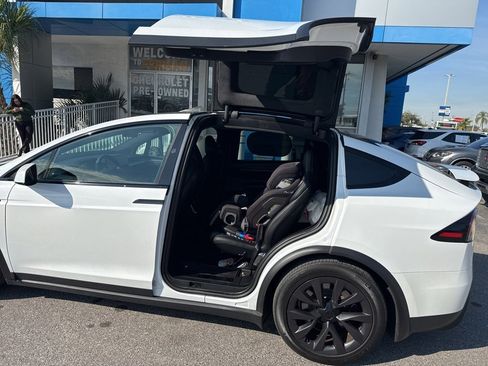Used 2024 Tesla Model X Base image 17