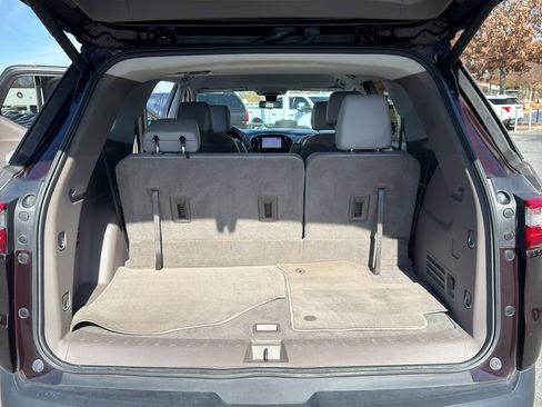Used 2020 Chevrolet Traverse LT w/ LT Premium Package image 31