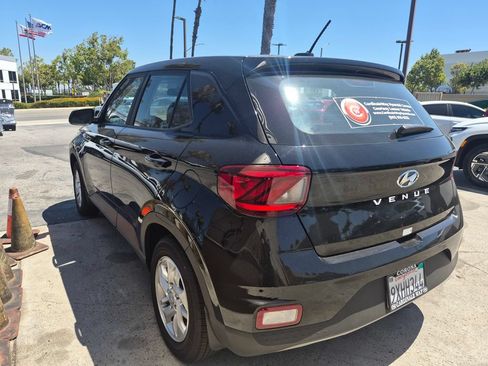 Used 2026 Hyundai Venue SE FWD image 7