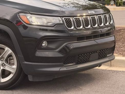 Used 2024 Jeep Compass Latitude AWD/4WD image 3