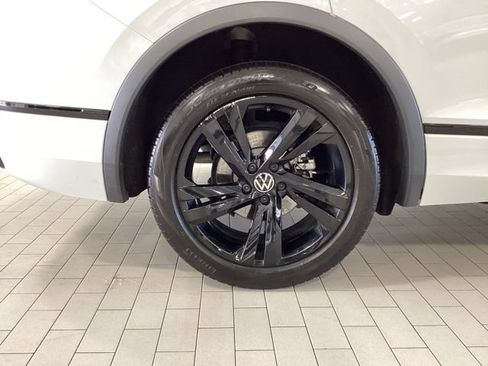 Certified 2024 Volkswagen Tiguan SE R-Line AWD/4WD image 26