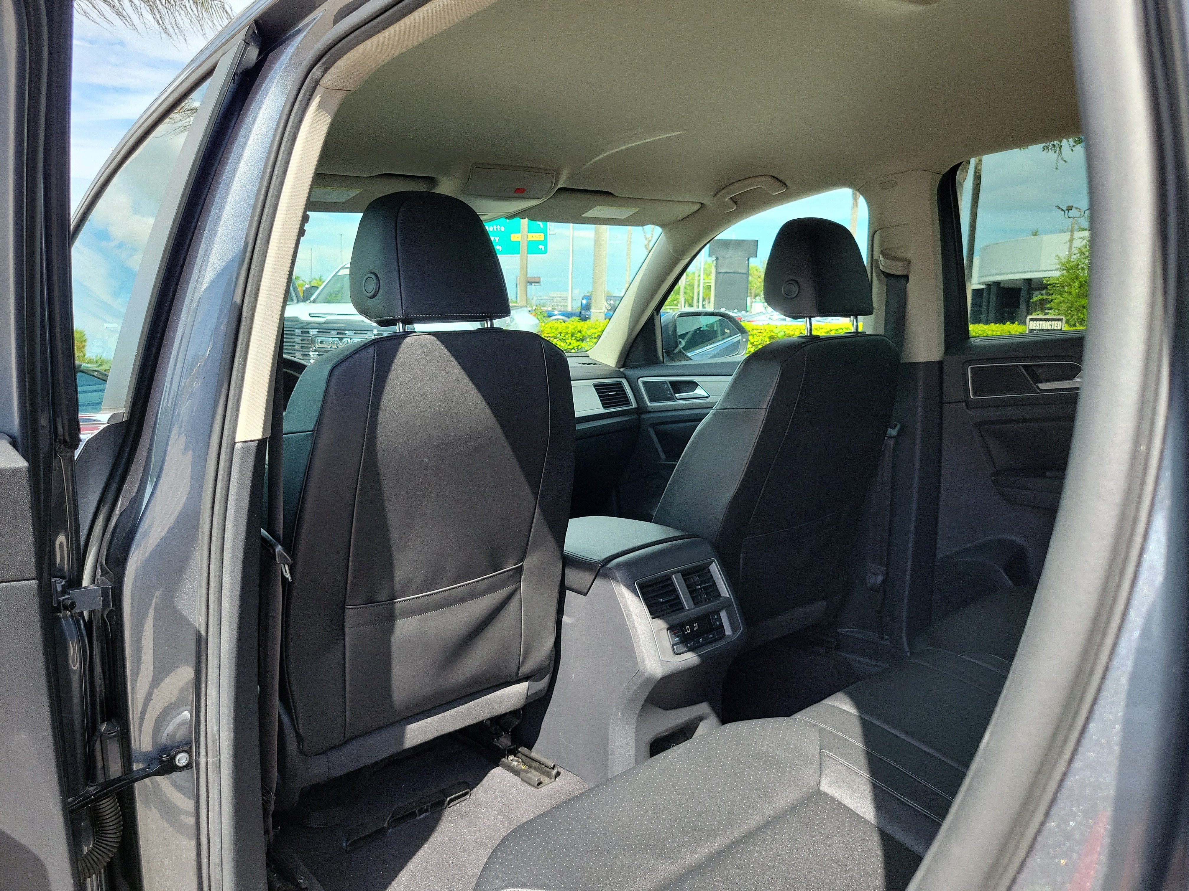 Used 2019 Volkswagen Atlas SE w/ Towing Package FWD image 14
