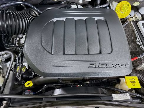 Used 2019 Dodge Grand Caravan SE w/ UConnect Hands-Free Group FWD image 33