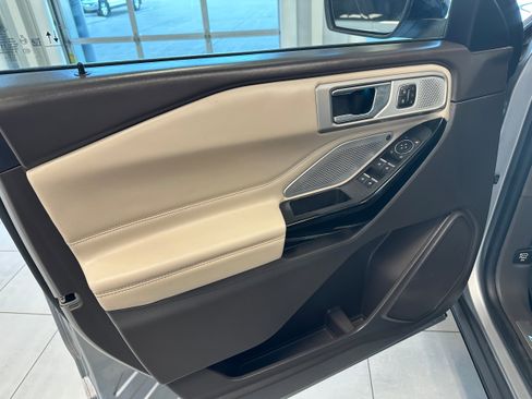 Used 2021 Ford Explorer Platinum w/ Equipment Group 601A image 12