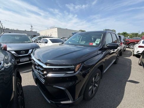Used 2023 Honda Pilot Touring image 1