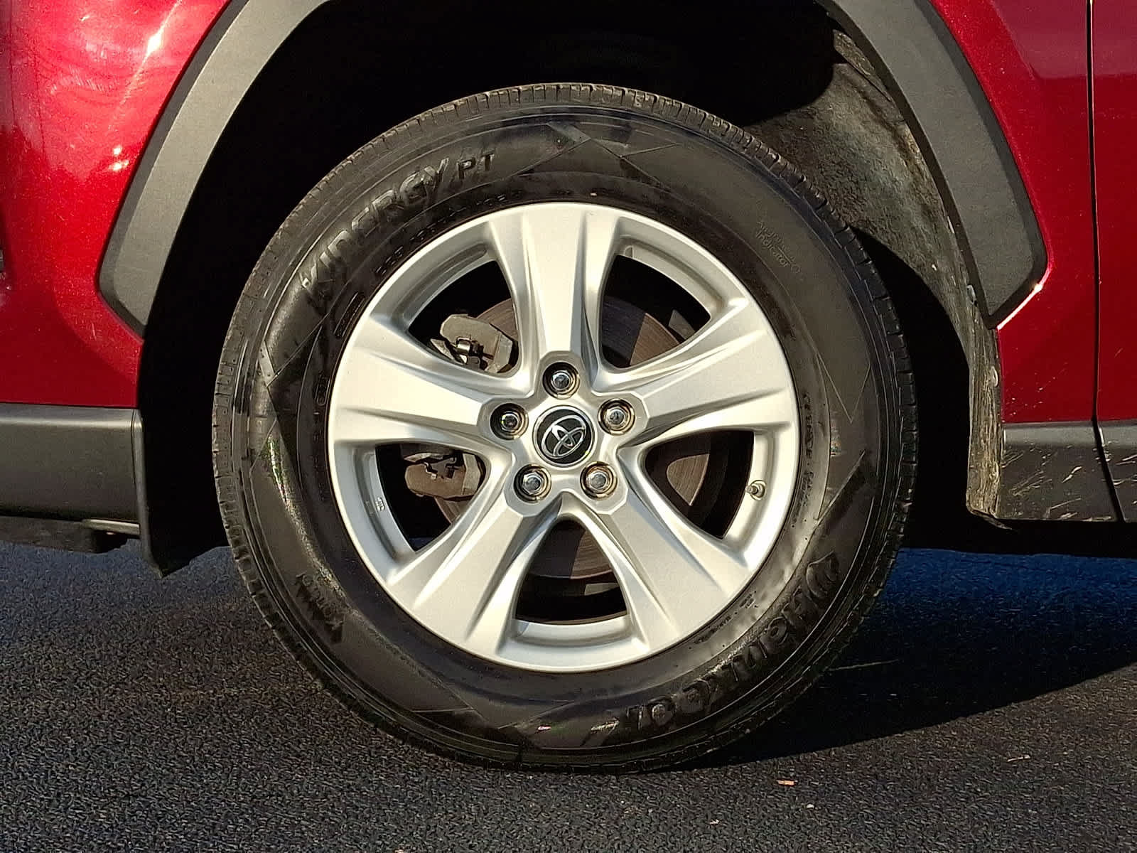 Used 2019 Toyota RAV4 XLE w/ Convenience Package FWD image 9