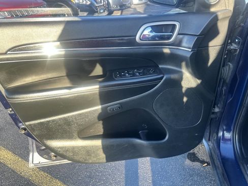 Used 2014 Jeep Grand Cherokee Limited w/ Luxury Group II image 22