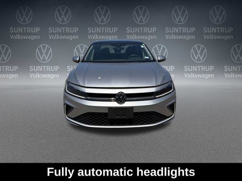 Used 2025 Volkswagen Jetta SE w/ Sunroof Package FWD image 18