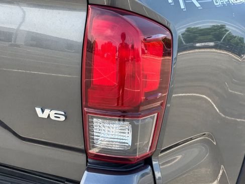 Used 2019 Toyota Tacoma TRD Off-Road w/ Technology Package AWD/4WD image 30