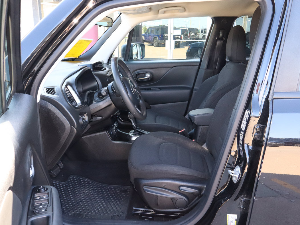 Used 2022 Jeep Renegade Latitude AWD/4WD image 7