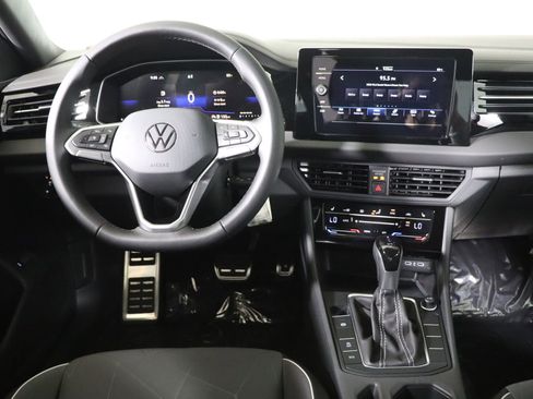 Used 2025 Volkswagen Jetta Sport image 27