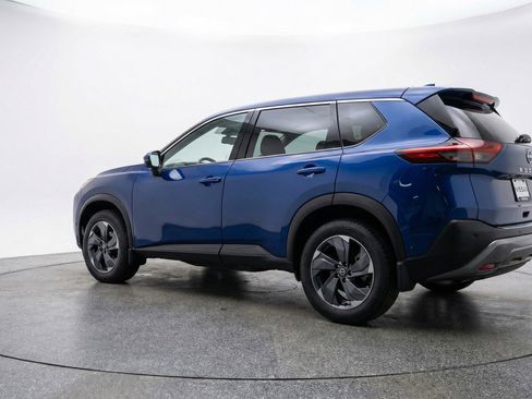 Used 2025 Nissan Rogue SV image 6