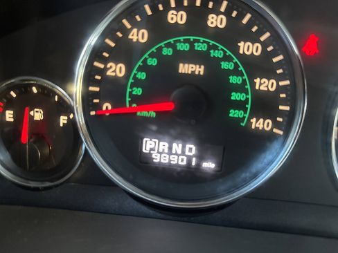 Used 2008 Jeep Commander Sport image 18