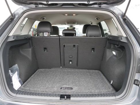 Certified 2025 Volkswagen Taos SE image 18