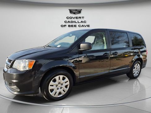 Used 2018 Dodge Grand Caravan SE w/ UConnect Hands-Free Group image 3