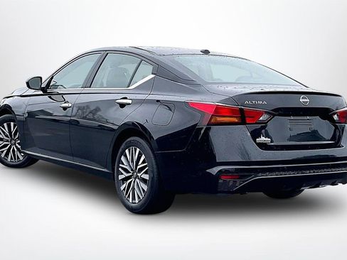 Used 2025 Nissan Altima 2.5 SV image 5