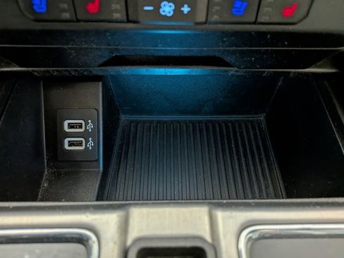 Used 2019 Ford F150 Platinum w/ Equipment Group 701A Luxury image 8