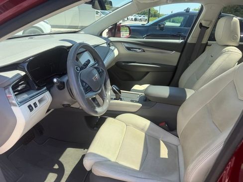 Used 2017 Cadillac XT5 Luxury FWD image 12