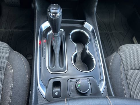 Used 2020 Chevrolet Traverse LT image 27