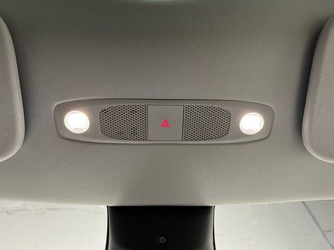 Used 2022 Tesla Model Y Long Range image 9