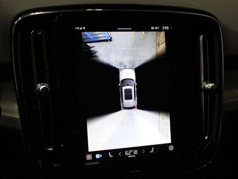 Used 2025 Volvo XC40 B5 Plus image 11