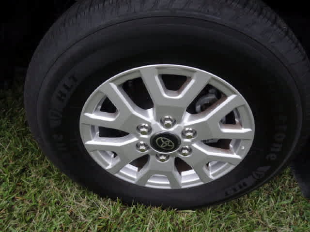 Used 2025 Toyota Tacoma SR5 AWD/4WD image 14