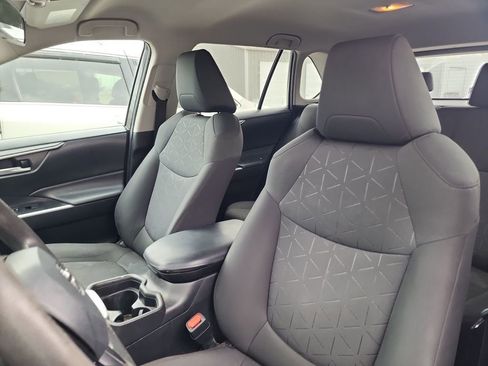Used 2021 Toyota RAV4 XLE image 8