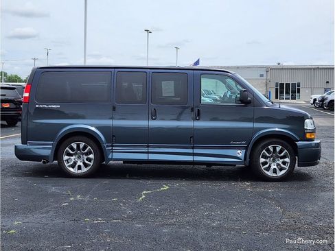 Used 2024 Chevrolet Express 2500 w/ Driver Convenience Package RWD image 12