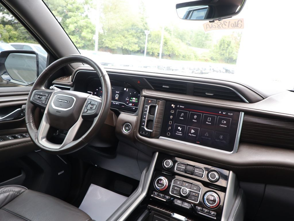 Certified 2022 GMC Yukon Denali w/ Denali Premium Package AWD/4WD image 32