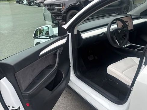 Used 2023 Tesla Model Y Long Range AWD/4WD image 14