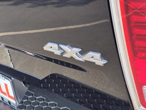 Used 2018 RAM 1500 Laramie w/ Convenience Group AWD/4WD image 8